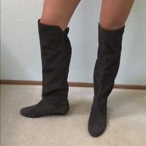 Knee-high grey suede boots